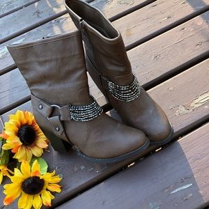 GLITZY BROWN BOOTS